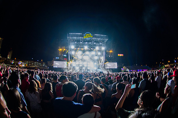 Imagine Dragons at Life is Beautiful-1-4